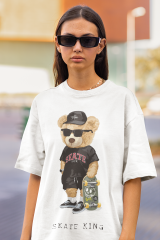 Oversize Unisex T-shirt Beyaz 'Skate King Bear' Baskılı