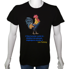 Unisex T-shirt Siyah 'Aforizma / Güneşi doğduran horoz' Baskılı